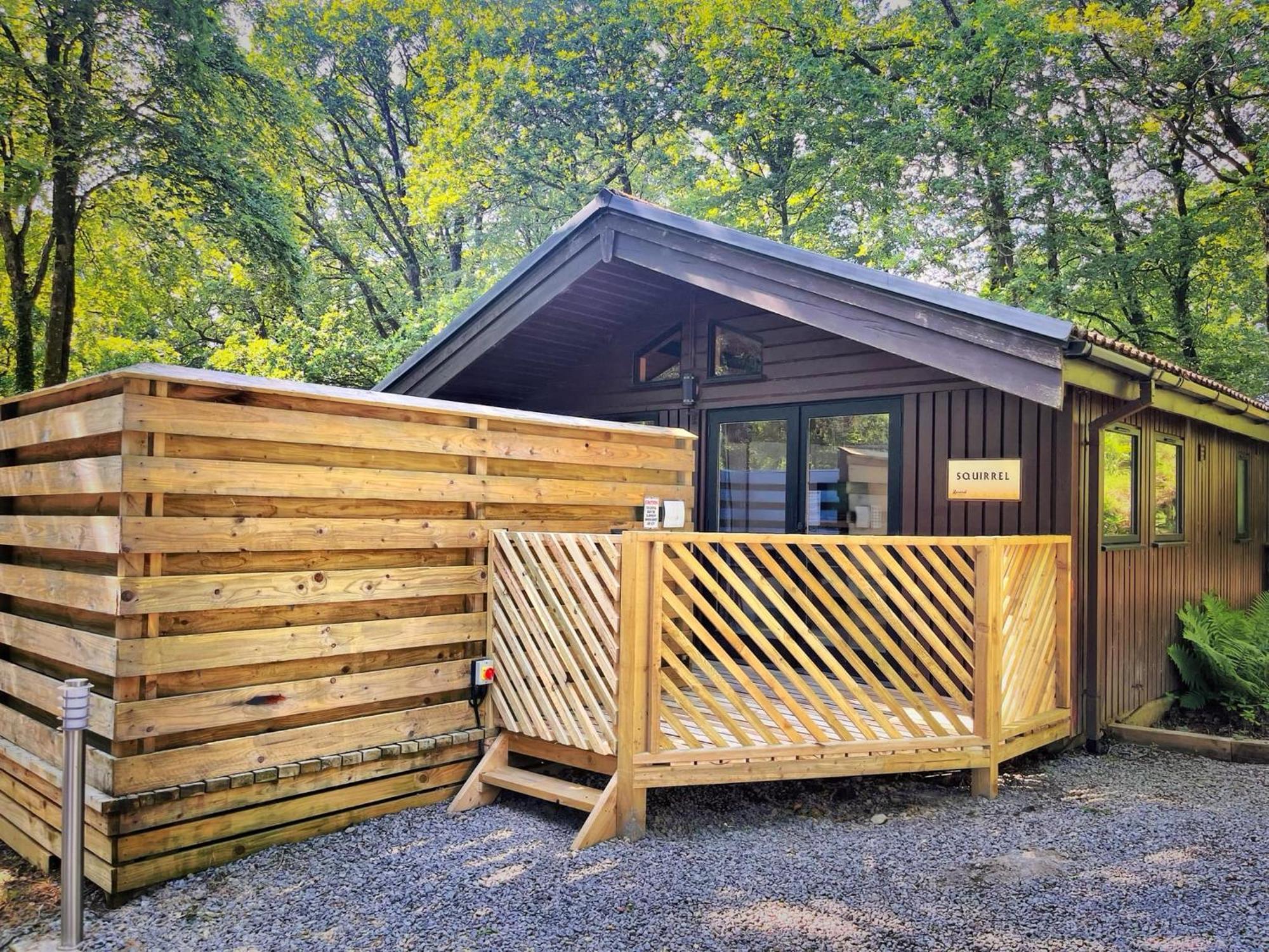 The Squirrel Lodge - Hot Tub - Pet Friendly - Pembrokeshire-Tenby Кармартен Екстер'єр фото